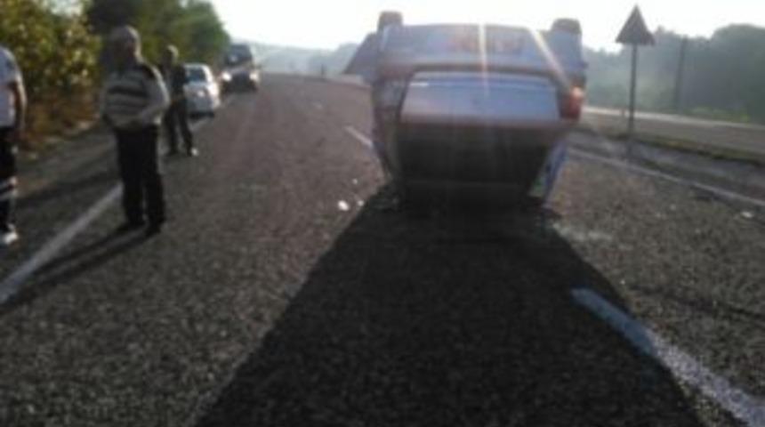 Karşıya Ge&ccedil;mek İsteyen Yayaya &Ccedil;arpmamak İsterken Takla Attı