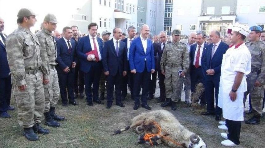 İ&ccedil;işleri Bakanı Soylu G&uuml;venlik G&uuml;&ccedil;lerinin Bayramını Kutladı