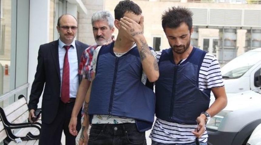 Parkta Otururken T&uuml;fekle Vurulan Gen&ccedil; Hayatını Kaybetti