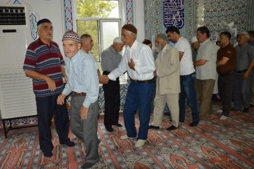 Camiler Doldu Taştı