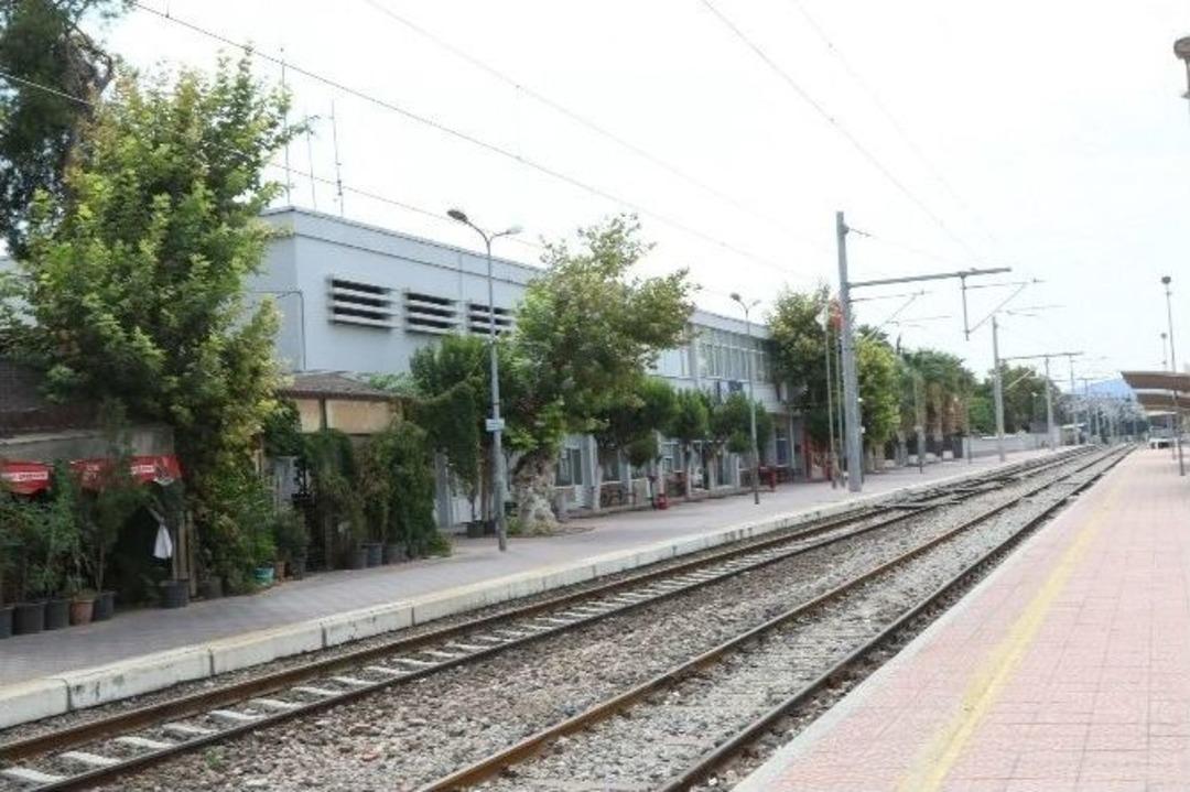 Akhisar&rsquo;daki Deprem &Ccedil;evre İl&ccedil;eler Ve İzmir&rsquo;de De Hissedildi