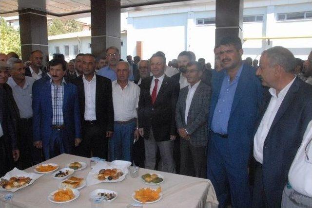 Ak Parti Genel Başkan Yardımcısı Eker, Diyarbakır’da Vatandaşlarla Bayramlaştı