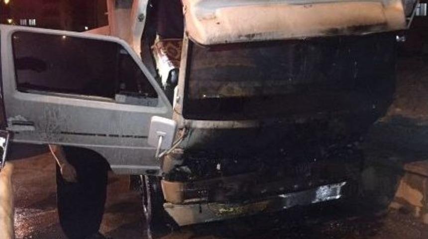 Park Halindeki Kamyonet Kundaklandı