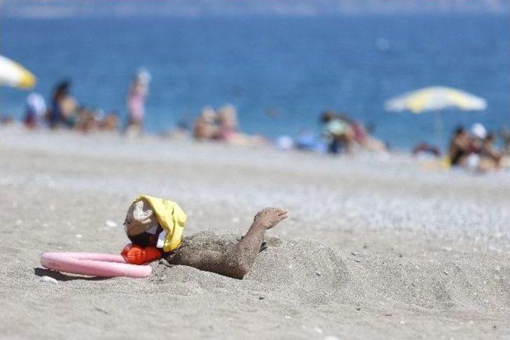 Antalya Bayramı Sahile Taşıdı G1