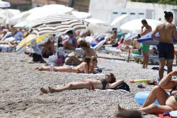 Antalya Bayramı Sahile Taşıdı G2