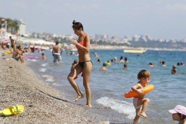 Antalya Bayramı Sahile Taşıdı G4