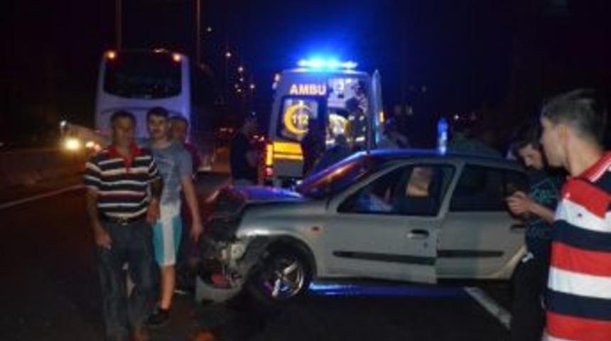 K&ouml;peklere Vurmamak İ&ccedil;in Kaza Yapan S&uuml;r&uuml;c&uuml; Yaralandı