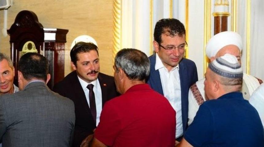 Başkan İmamoğlu, Bayramın İlk G&uuml;n&uuml;n&uuml; Vatandaşla Ge&ccedil;irdi