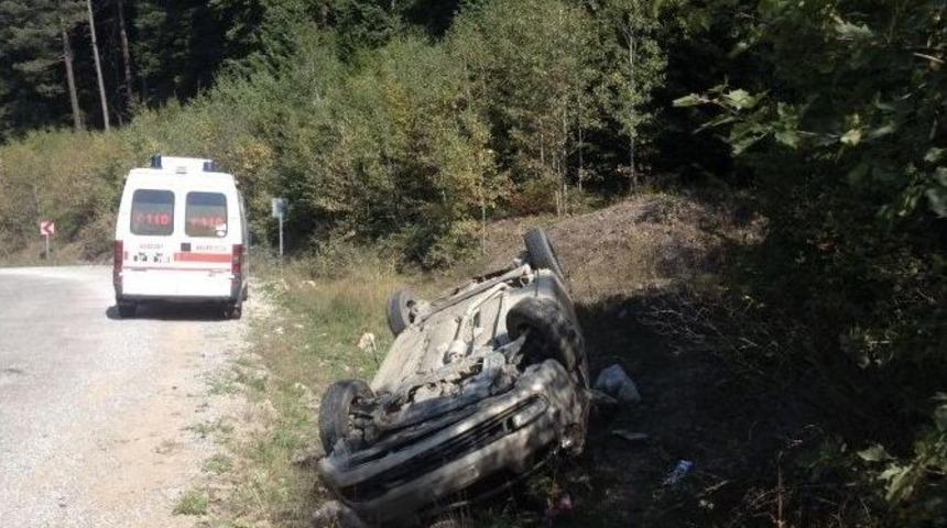 Şarampole Yuvarlanan Otomobilin S&uuml;r&uuml;c&uuml;s&uuml; Yaralandı