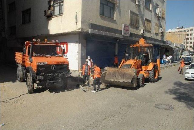 Kayyum Atanan Belediye İşçileri İş Bıraktı, Çöpleri Karayolları Ekipleri Topladı