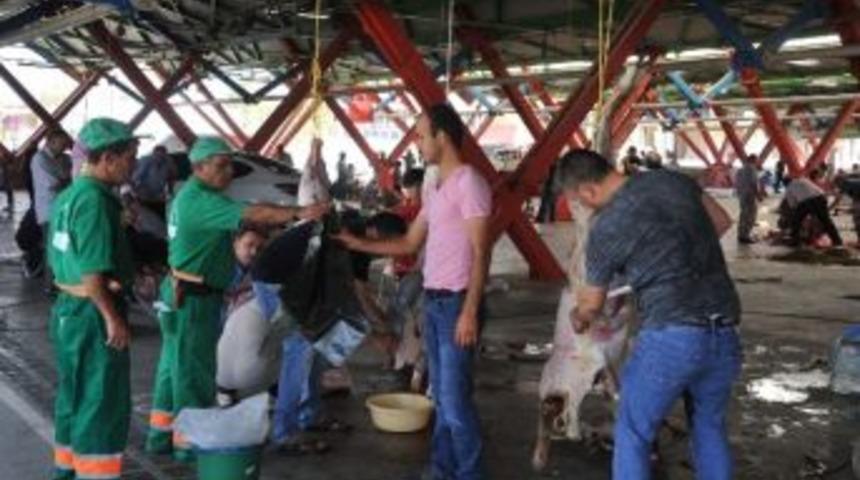 Osmangazi&rsquo;de Kurbanlar Temiz Ve Sağlıklı Ortamda Kesildi