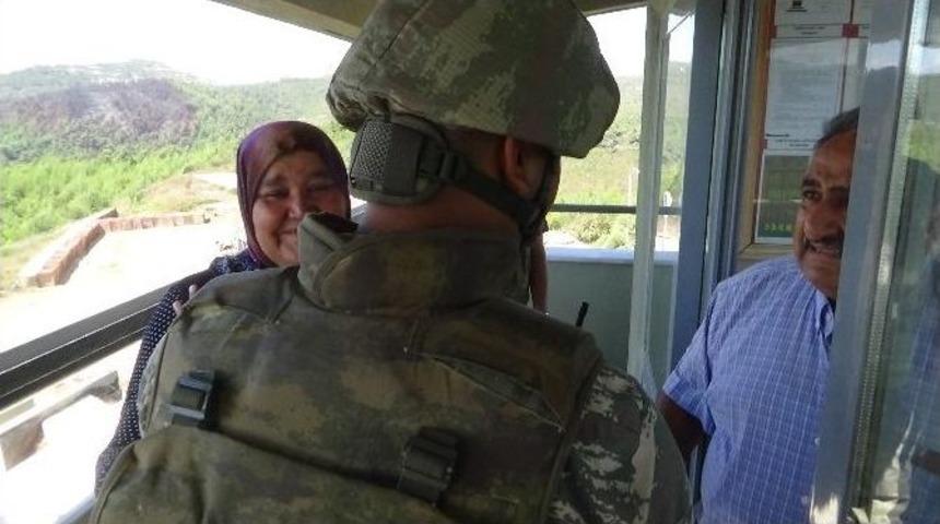(&ouml;zel Haber) Sınırda N&ouml;bet Tutan Askere Bayram S&uuml;rprizi