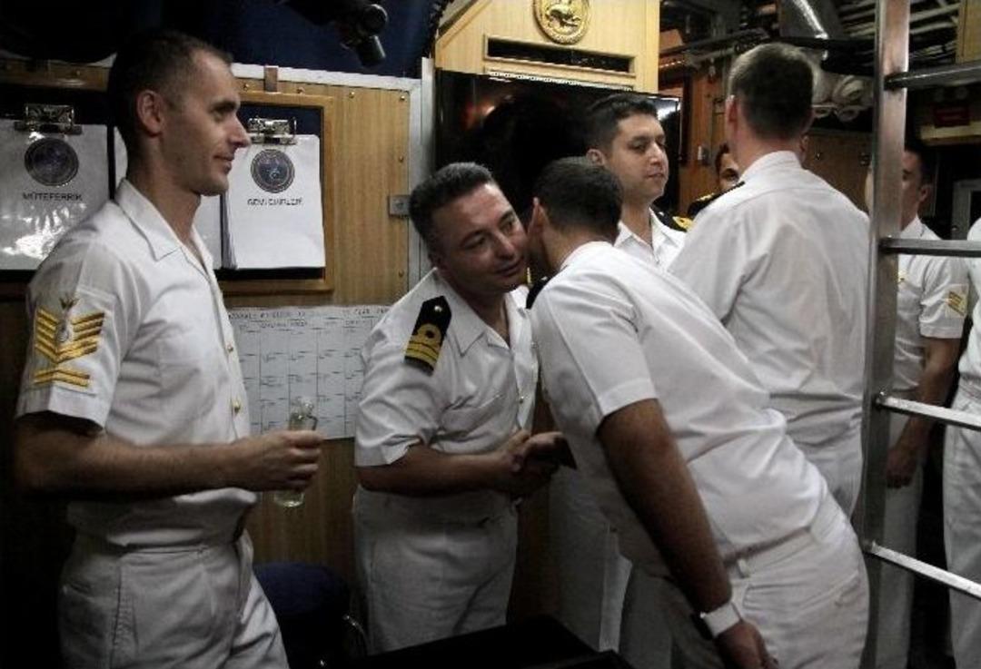 (&ouml;zel Haber) Tcg &Ccedil;anakkale Denizaltısındaki Askerler Bayramda Unutulmadı