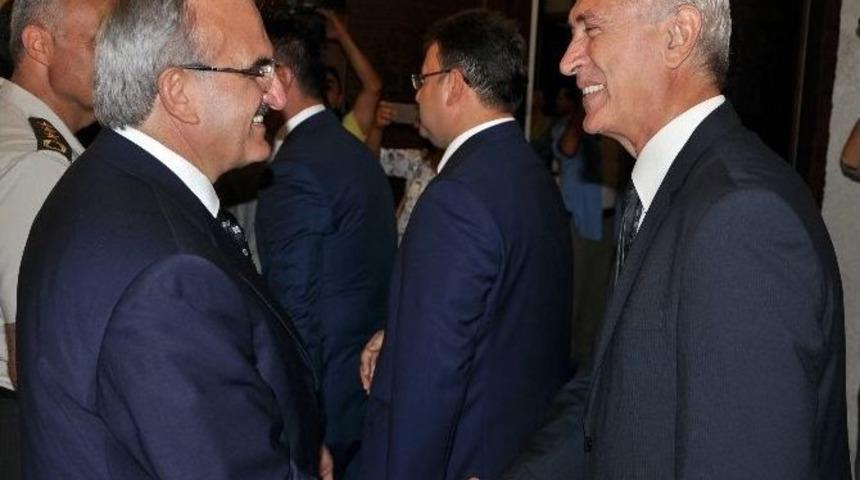 Antalya&rsquo;da Protokol Bayramlaştı