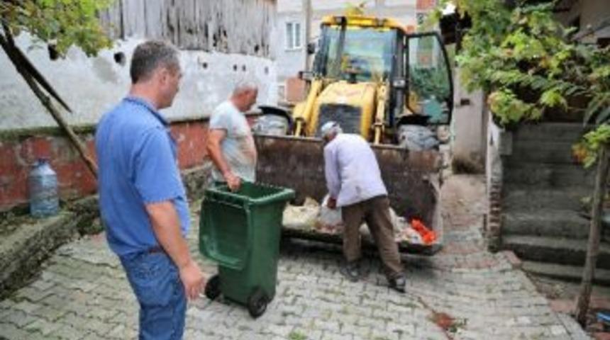 Başiskele Temizlik Ekipleri Bayramda G&ouml;rev Başında