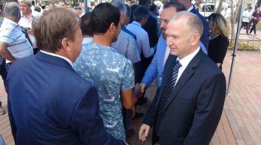 Tekirdağ Protokol&uuml; Vatandaşın Bayramını Kutladı