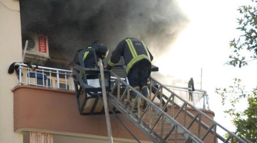 Bayram Ziyaretine Giden Ailenin Evi Yandı