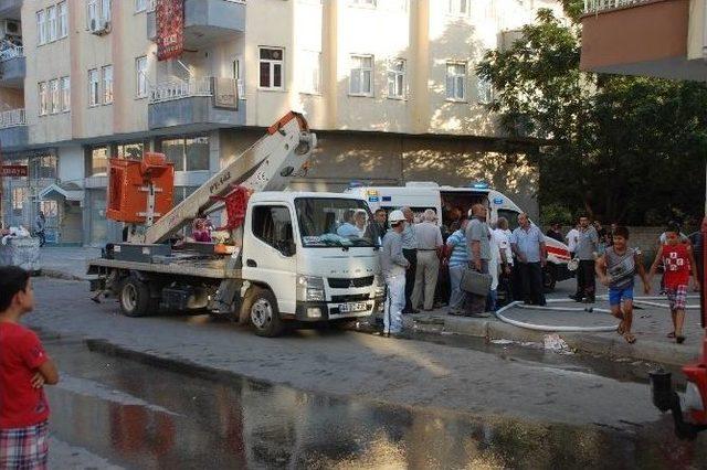 Bayram Ziyaretine Giden Ailenin Evi Yandı