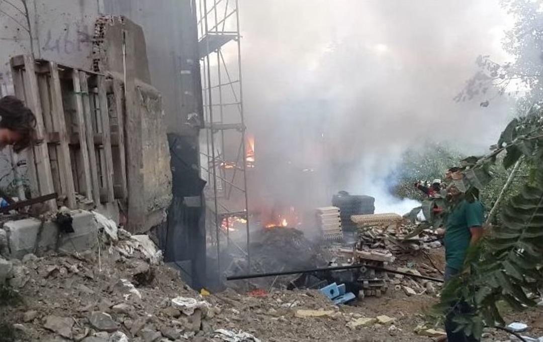 İmam Hatip Ortaokulu İnşaatındaki Yangın Mahalleliyi Sokağa D&ouml;kt&uuml;