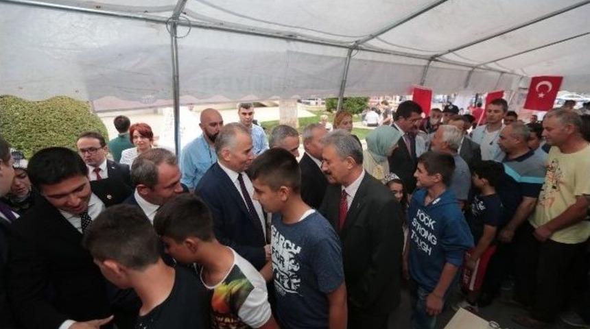 Bakan Zeybekci, Vatandaşlarla Bayramlaştı