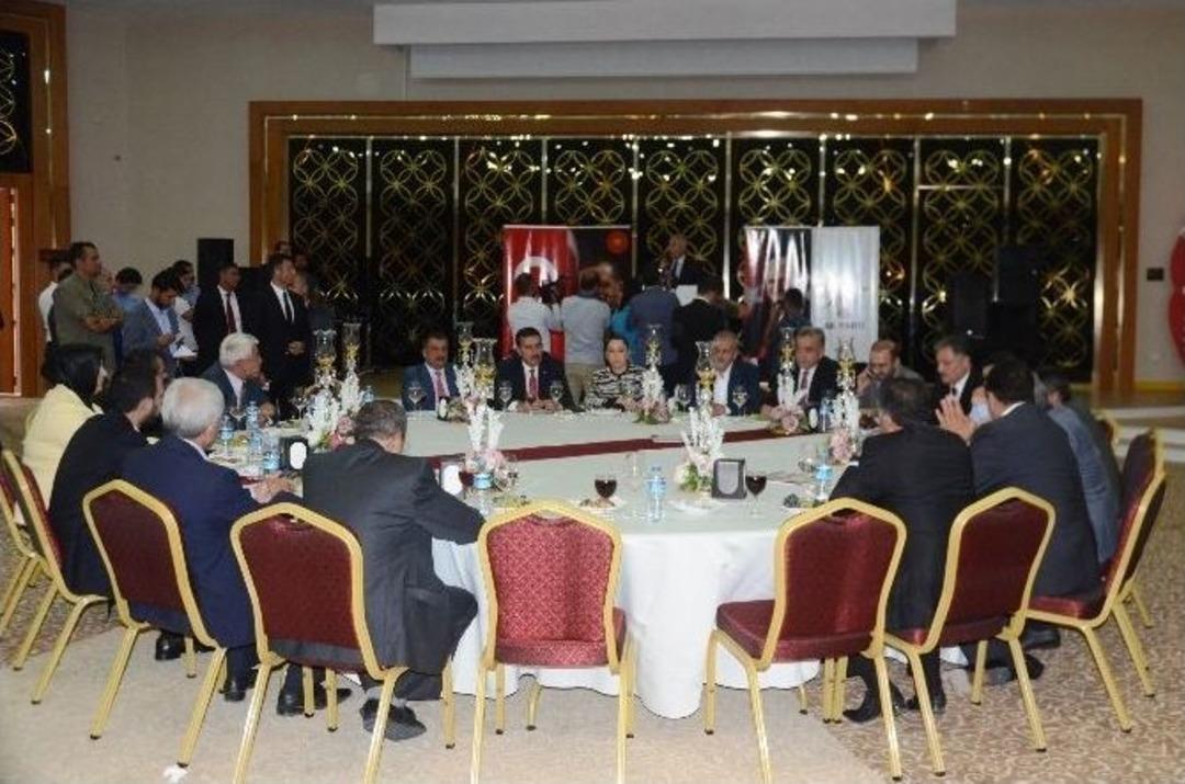 Malatya&rsquo;da Ak Parti&rsquo;de Bayramlaşma T&ouml;reni