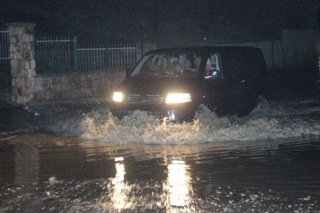 Denizli Sağanak Yağış &Ccedil;ok Sayıda Evi Su Altında Bıraktı