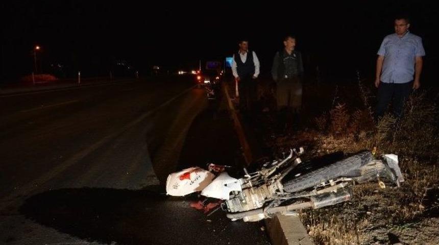 İki Arkadaşın Yarışı Kaza İle Bitti: 1 &Ouml;l&uuml;, 1 Yaralı