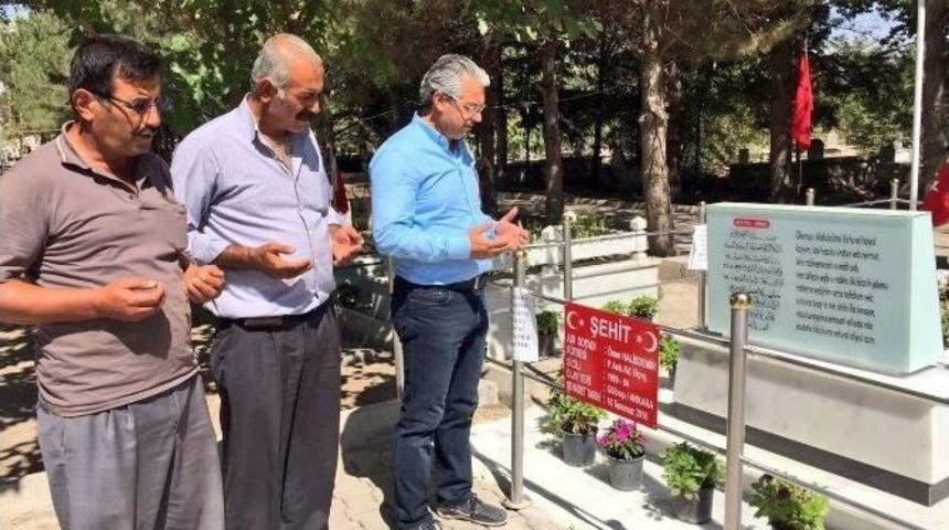 Akpınar&rsquo;dan, &Ouml;mer Halisdemir&rsquo;in Kabrine Anlamlı Ziyaret