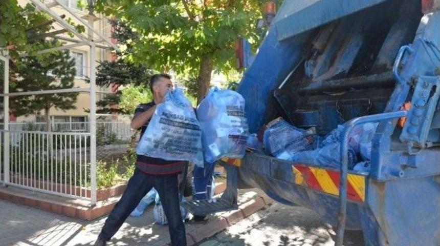 Geri D&ouml;n&uuml;ş&uuml;mde Etkin &Ccedil;alışan Bina G&ouml;revlilerine Kol Saati