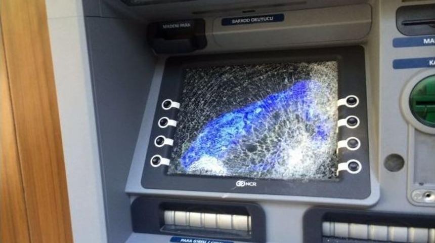 Dolandırılınca Hırsını Atm&rsquo;den Aldı