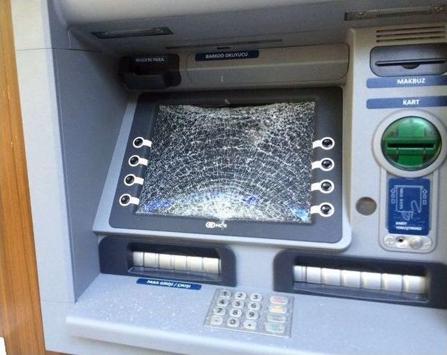 Dolandırılınca Hırsını Atm’den Aldı