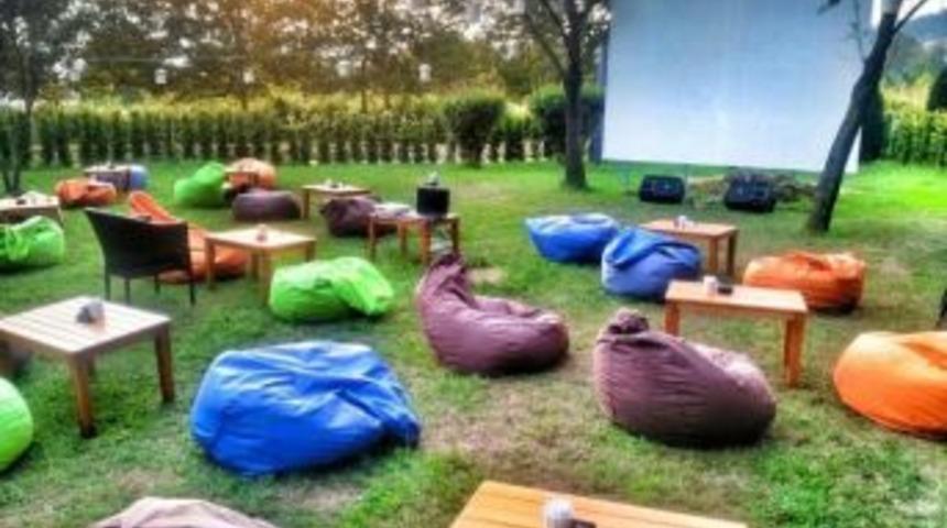 Seka Sahil Restoran&rsquo;da Film Keyfi S&uuml;r&uuml;yor