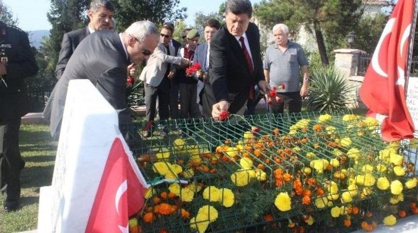 Bartın&rsquo;da Şehitlikler Ziyaret&ccedil;ilerle Doldu