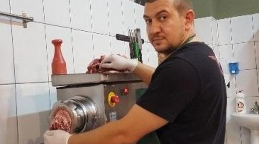 Edirneli Kasapların Kıyma &Ccedil;ekme Mesaisi