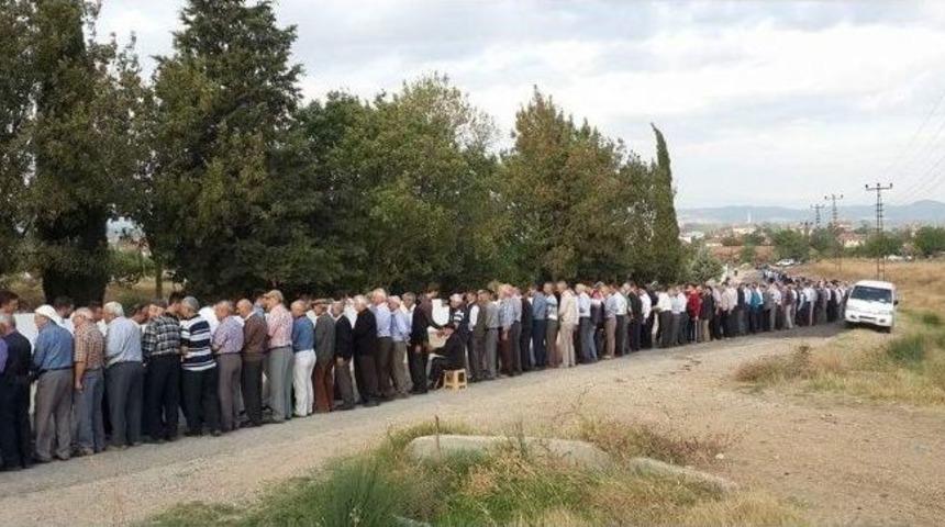 Edirne&rsquo;de 10 Bin Kişilik Geleneksel Bayramlaşma Kuyruğu