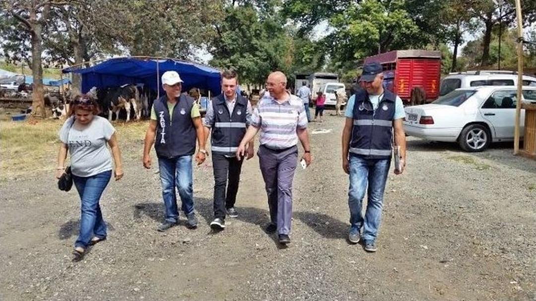 Başkan Eşkinat Kurban Pazarını Ziyaret Etti