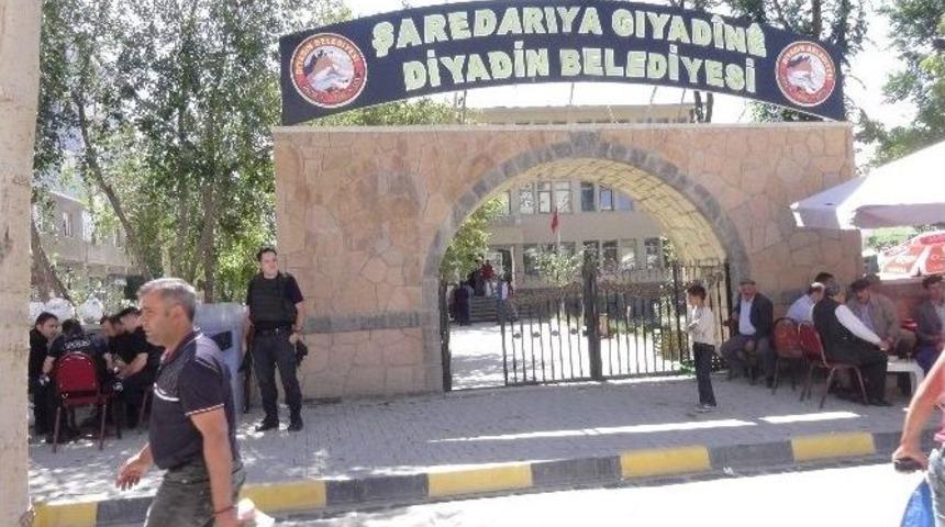 K&uuml;rt&ccedil;e Tabela Bakan Soylu&rsquo;nun Talimatıyla Tekrar Asıldı