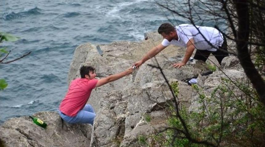 Sevgisine Karşılık Bulamayınca İntihara Kalkıştı