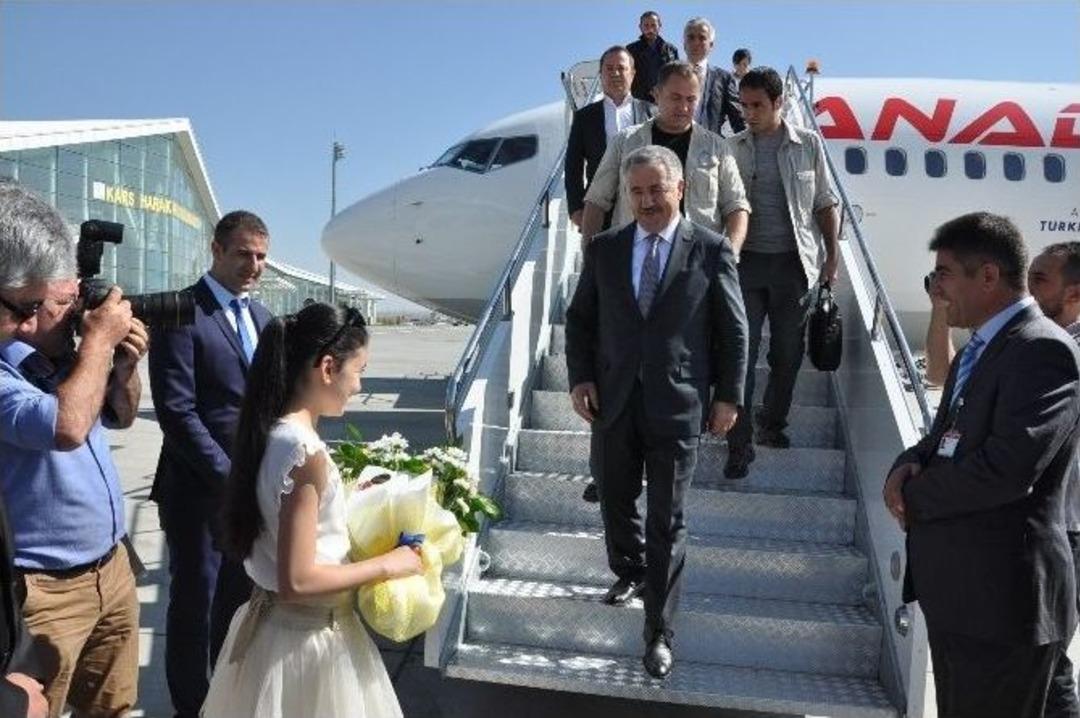 Bakan Ahmet Arslan M&uuml;jdeyi Kars&rsquo;tan Verdi