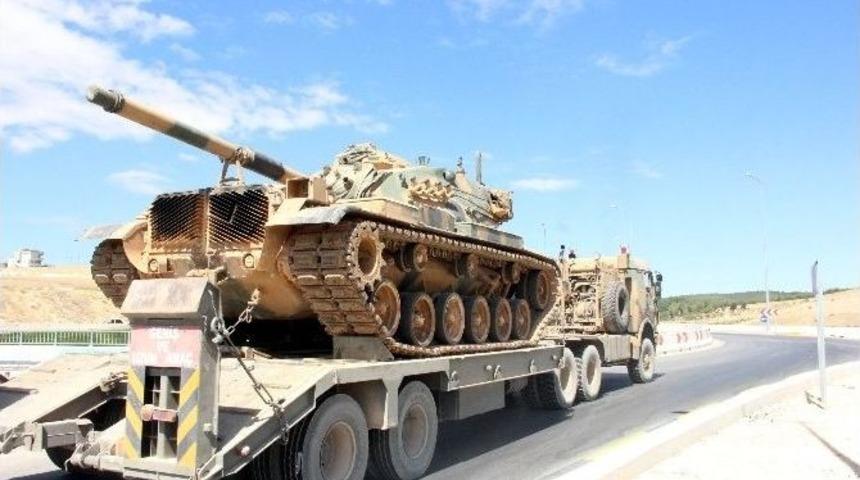 Suriye Sınırına Askeri Sevkıyat S&uuml;r&uuml;yor