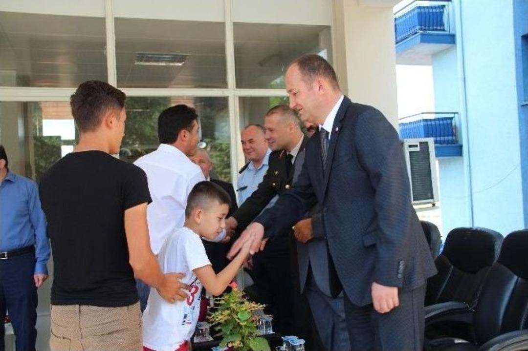 Demirci&rsquo;de Bayramlaşma T&ouml;reni Yapıldı