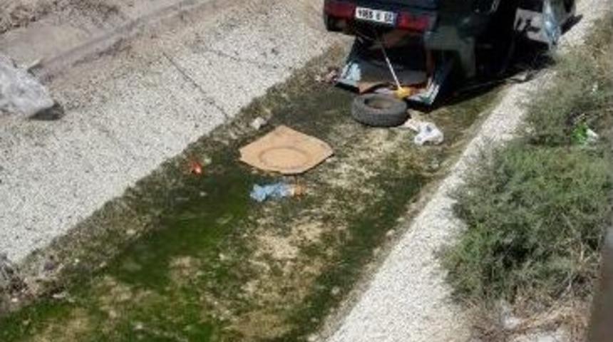 Otomobil Sulama Kanalına D&uuml;şt&uuml;: 3 Yaralı