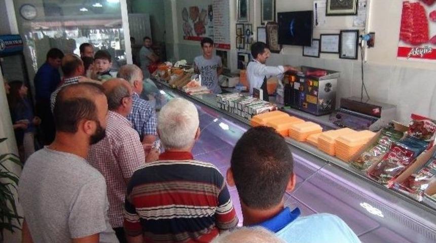 Kurban Etini Alan Kasabın Yolunu Tuttu