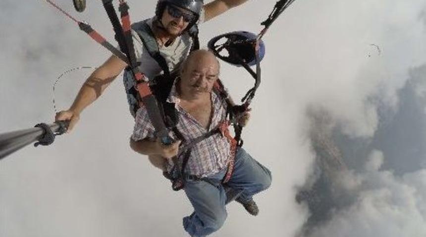 Oyuncu Yakup Yavru, Fethiye&rsquo;de Yama&ccedil; Paraş&uuml;t&uuml;yle U&ccedil;tu