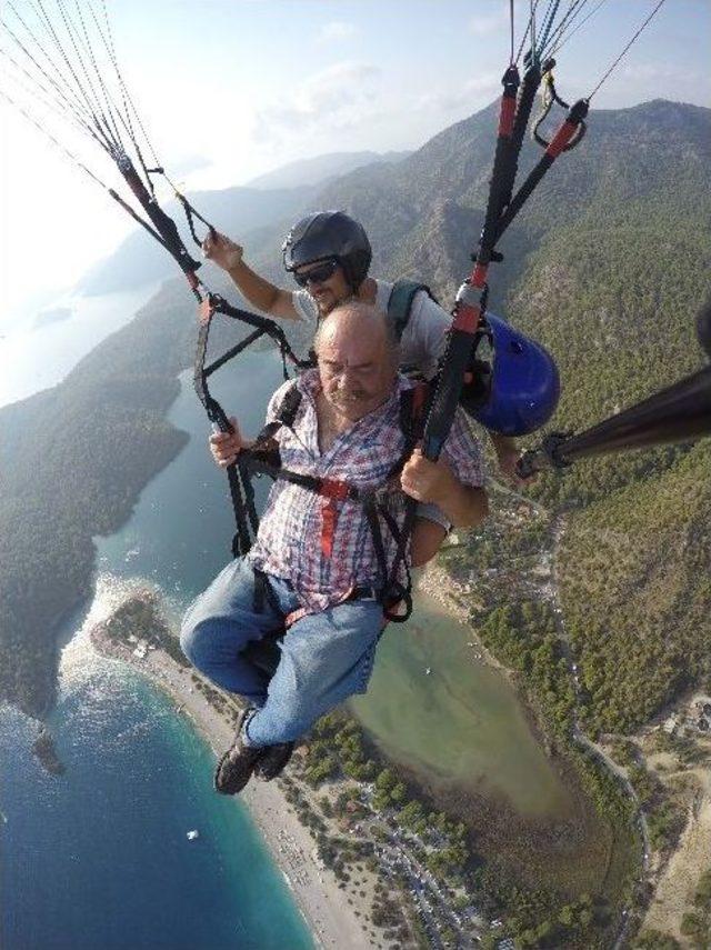 Oyuncu Yakup Yavru, Fethiye’de Yamaç Paraşütüyle Uçtu