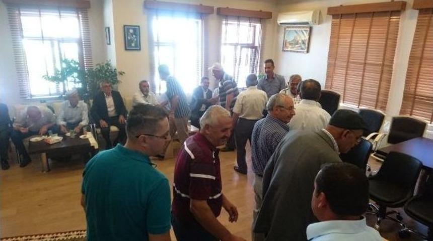 U&ccedil;hisar&rsquo;da Bayramlaşma &Ouml;ğle Namazı Sonrasında Yapıldı