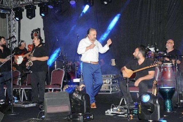 Volkan Konak İzmir’de Konser Verdi