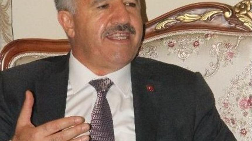 Ulaştırma Bakanı Arslan, Ardahan&rsquo;da Vatandaşlarla Bayramlaştı