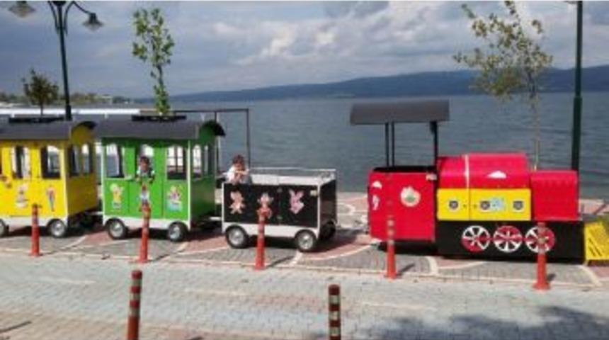 Gezinti Treni Bayramda &Ccedil;ocukların Hizmetinde