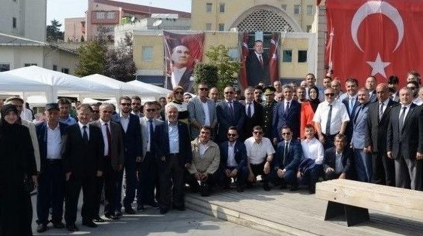 Demokrasi Meydanı&rsquo;nda Bayramlaşma T&ouml;reni